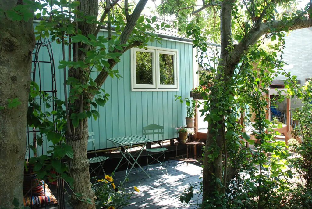 Tiny house in Oostwoud: nog te boeken via Airbnb voor diverse data in de zomervakantie
