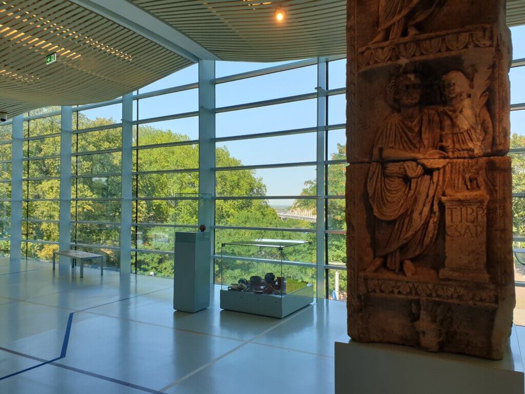 Romeinse overwinningszuil in museum Het Valkhof