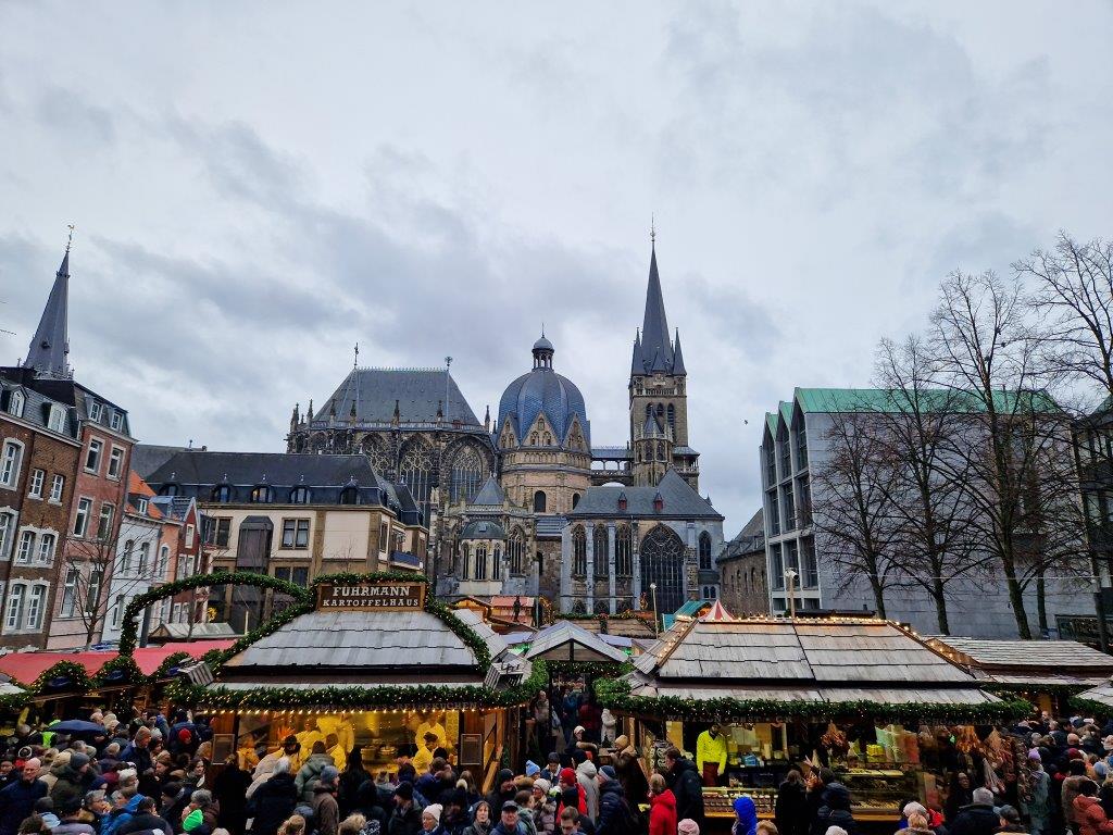 Kerstmarkt in Aken
