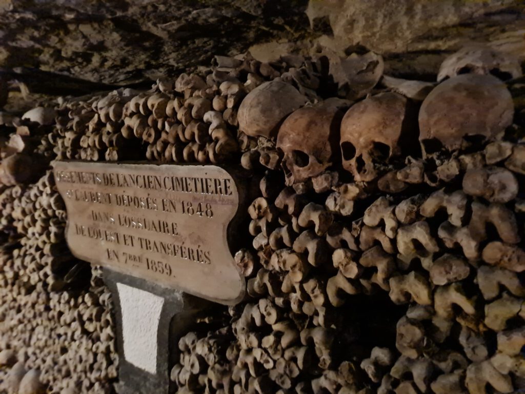 Griezelen in de Catacombes de Paris