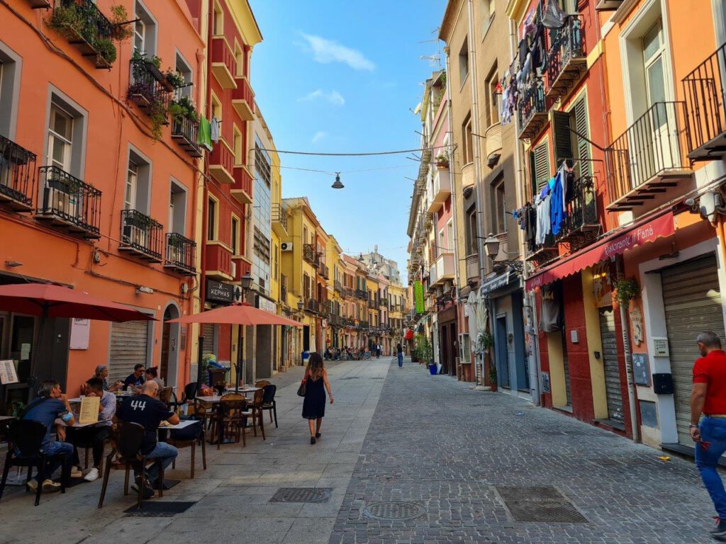 Gezellige straatjes in de hoofdstad van Sardinië Cagliari