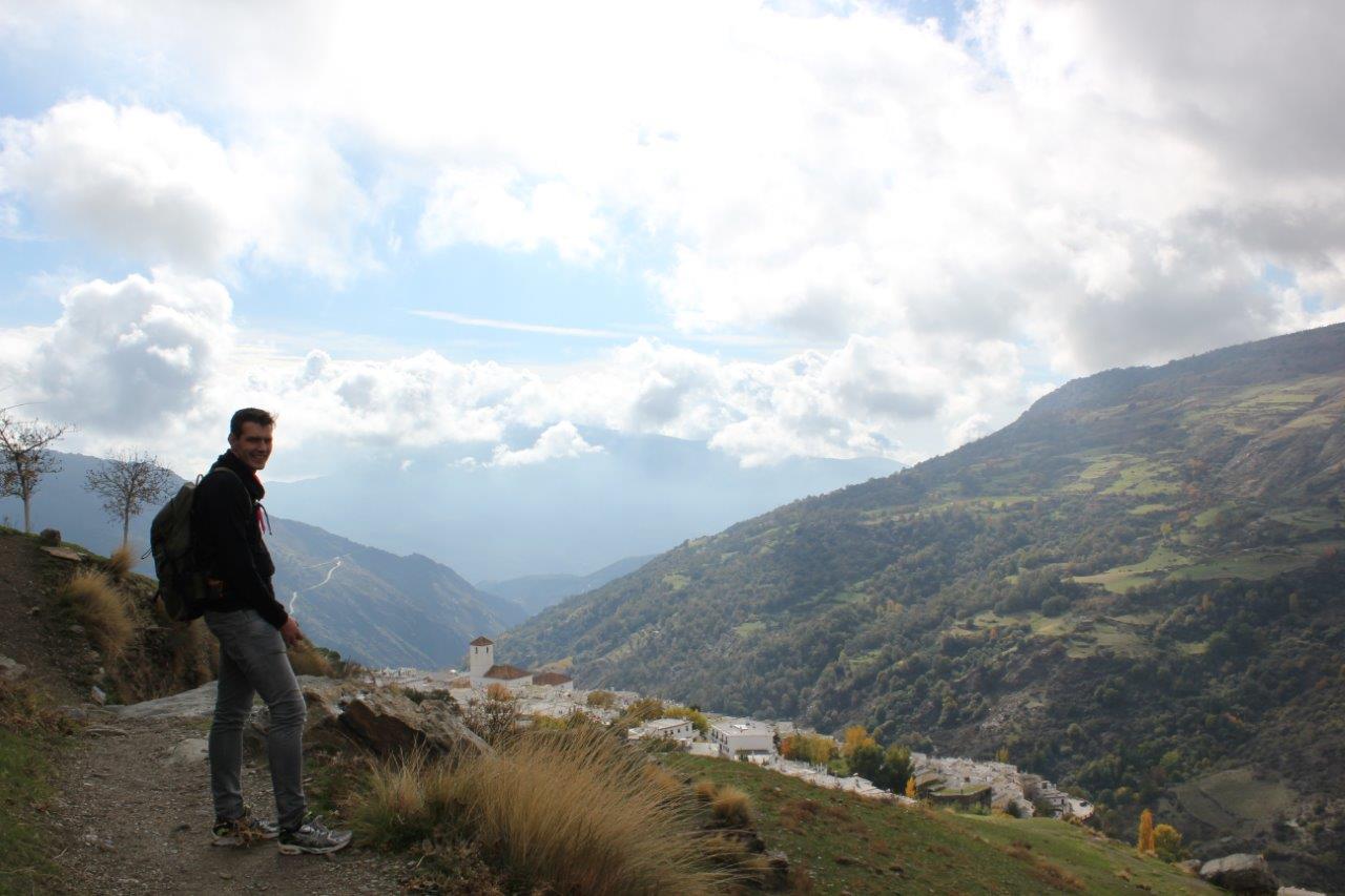 Wandelen bij de witte dorpjes in de Sierra Nevada in Andalusië