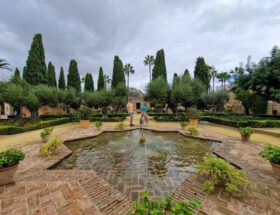 De tuinen van het alcazar tijdens een stedentrip in Jerez de la Frontera