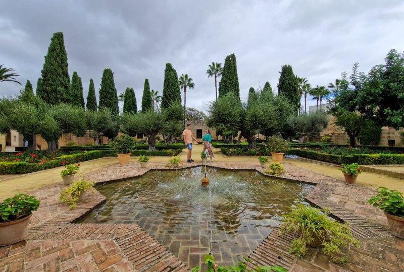 De tuinen van het alcazar tijdens een stedentrip in Jerez de la Frontera
