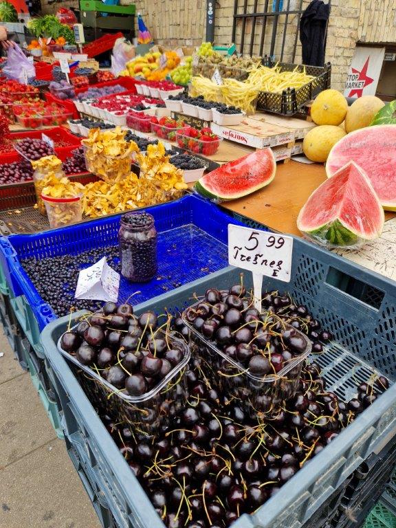 Vers en goedkoop fruit bij de Markthal in Vilnius