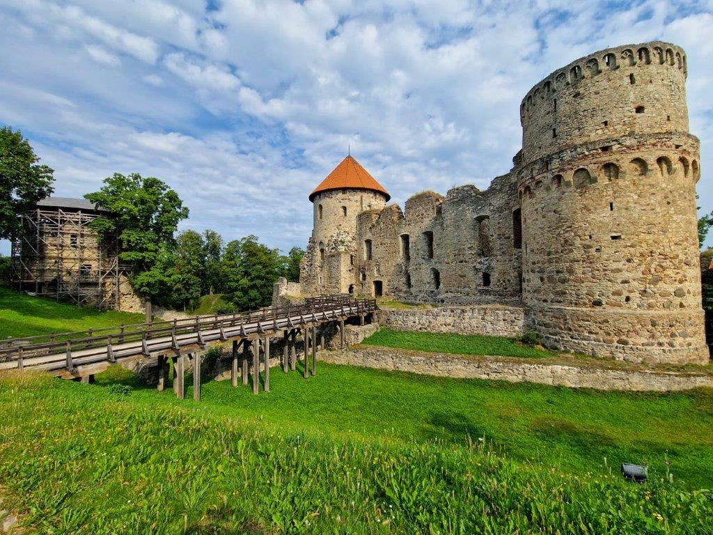 Het kasteel van Cesis bezoeken in Letland