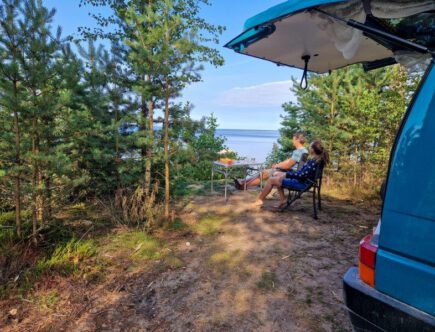 Voor de camper bij Laahemaa camping National Park Estland