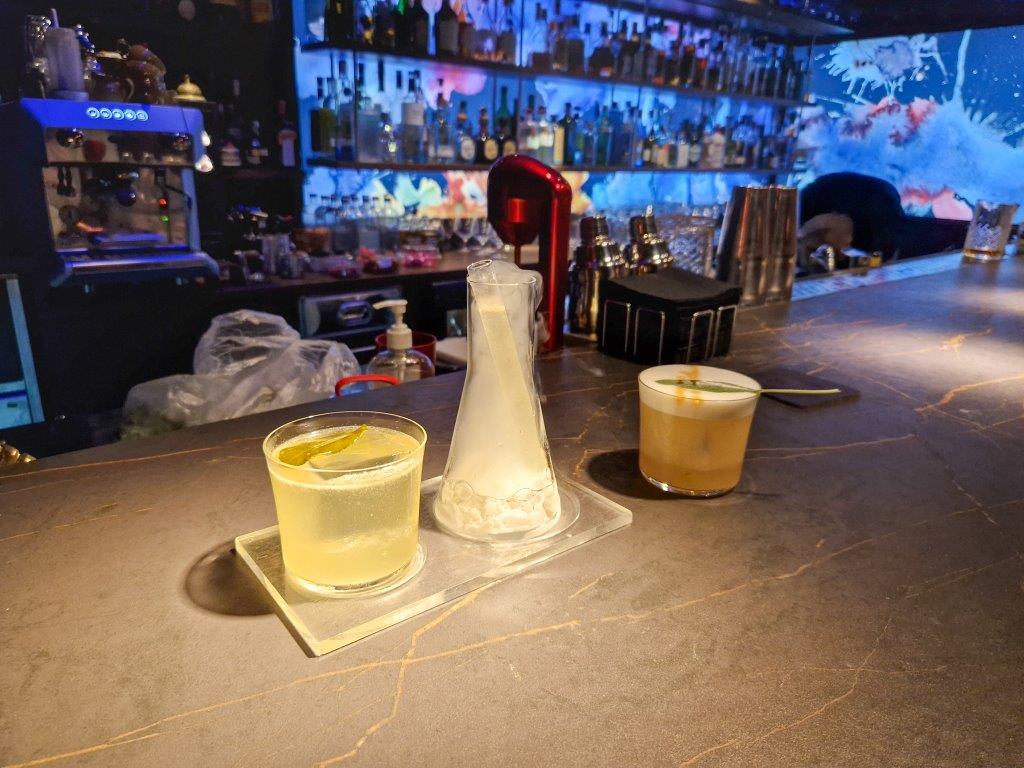 Cocktails bij de Skylinebar in Riga