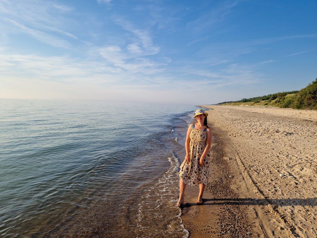 Het strand van camping Rugimi in Letland