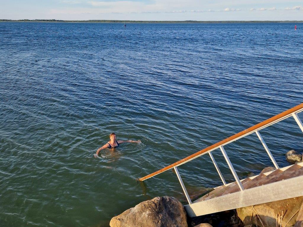 Zee bij camperplaats Koht op eiland Saaremaa in Estland