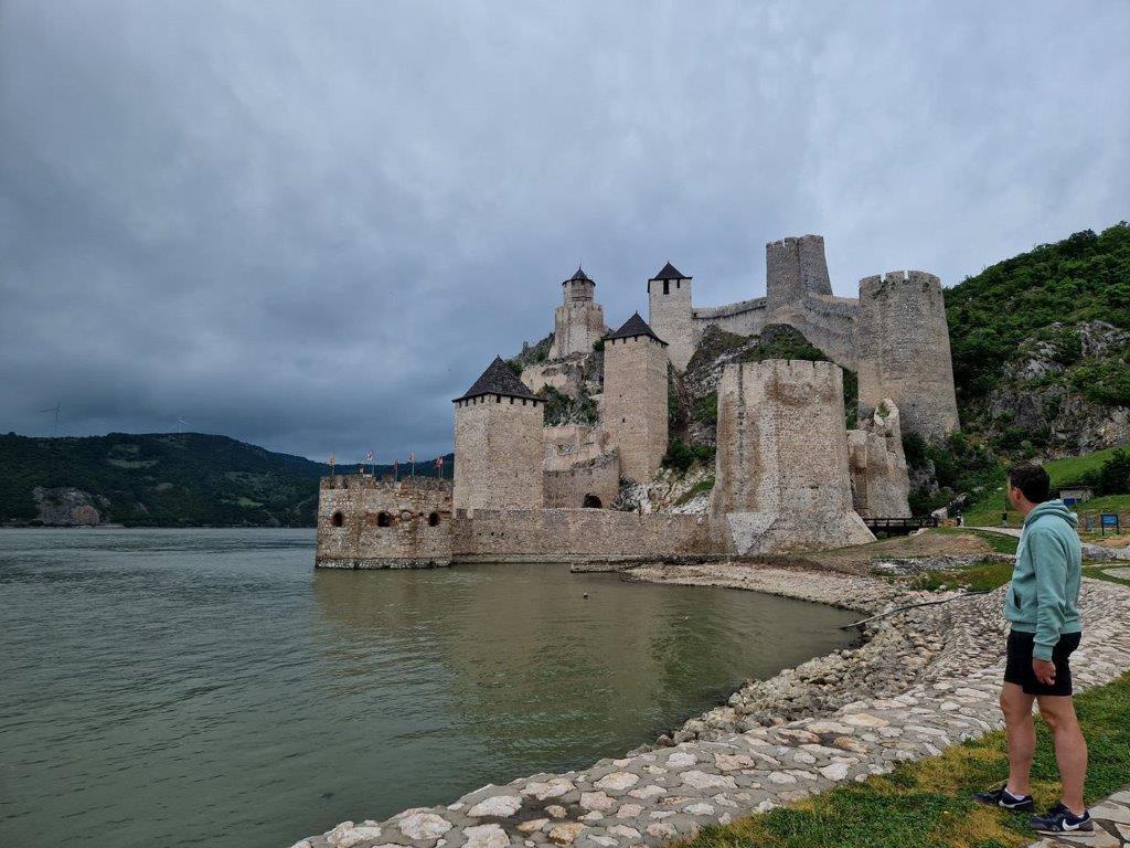 Golubac Castle bij de Iron Gate Gorge in Serviëtijdens een reis door de Balkan