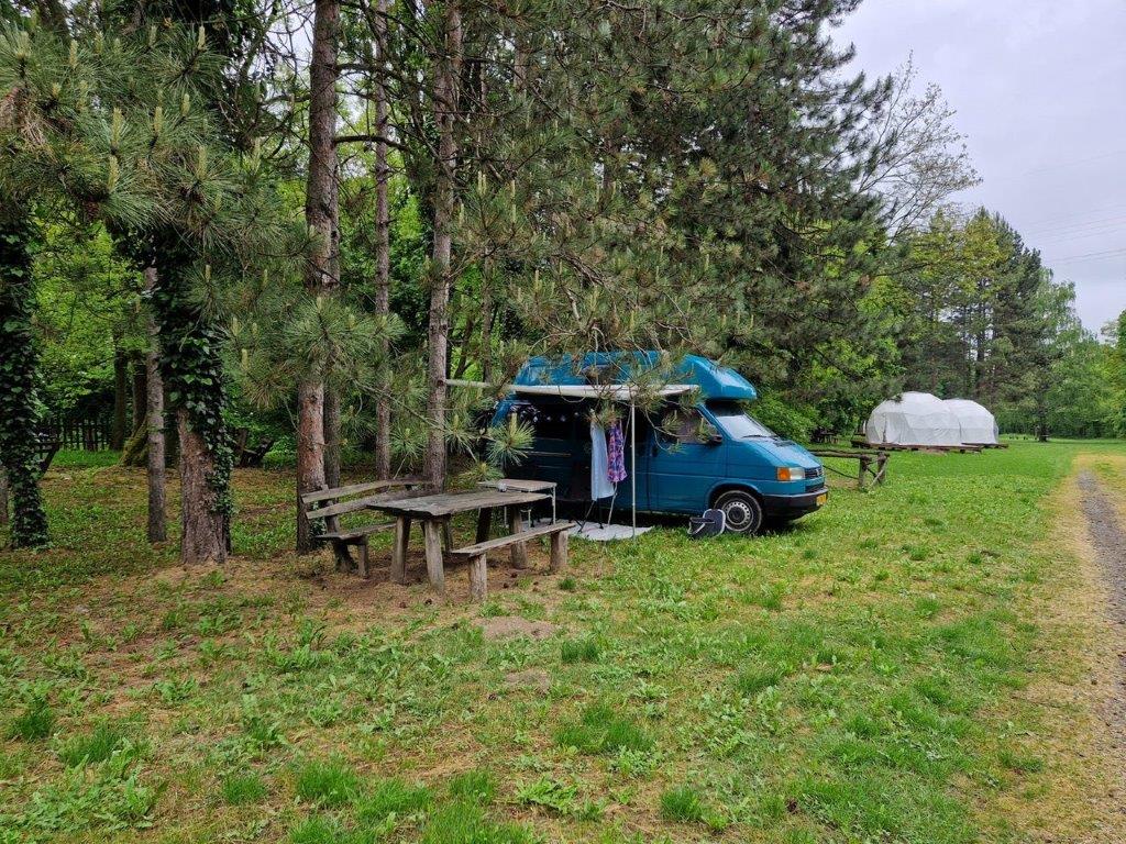 Reis naar Balkan campervan op Eko Kamp Fruska Gora in Servië