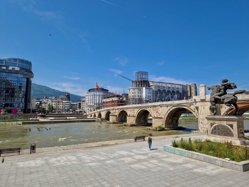 15e eeuwse stenen brug in Skopje bezienswaardigheden Macedonië