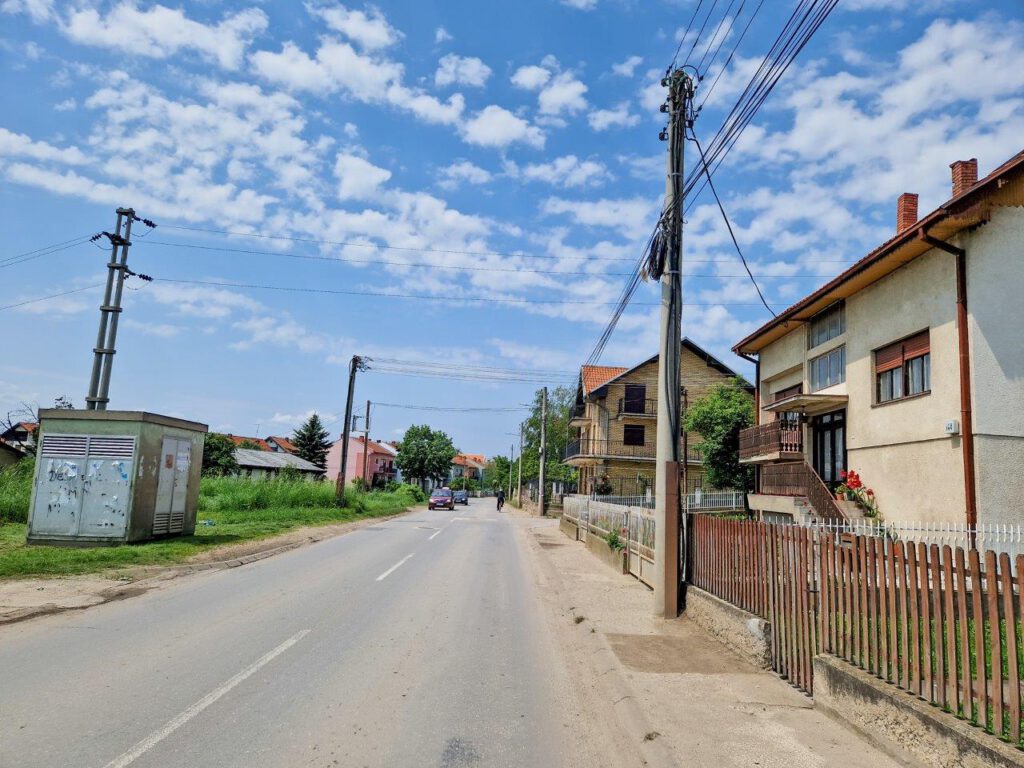Typisch stadje op het platteland in Servië