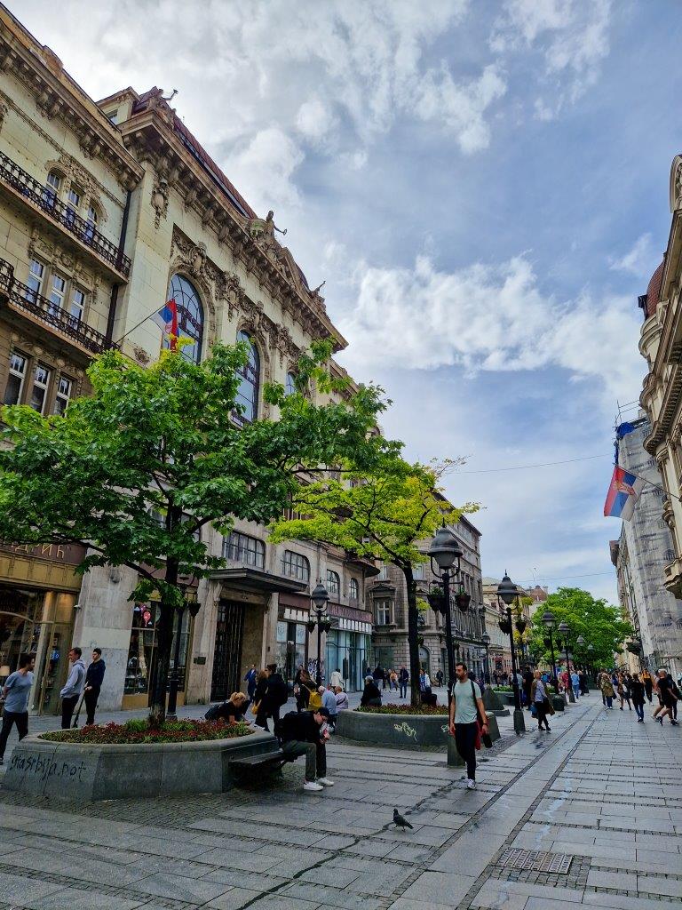 Typisch straatje in het oude centrum van Belgrado wat te doen in Servië