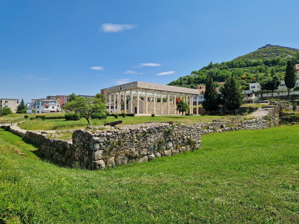 Skandebeg mausoleum in Albanië