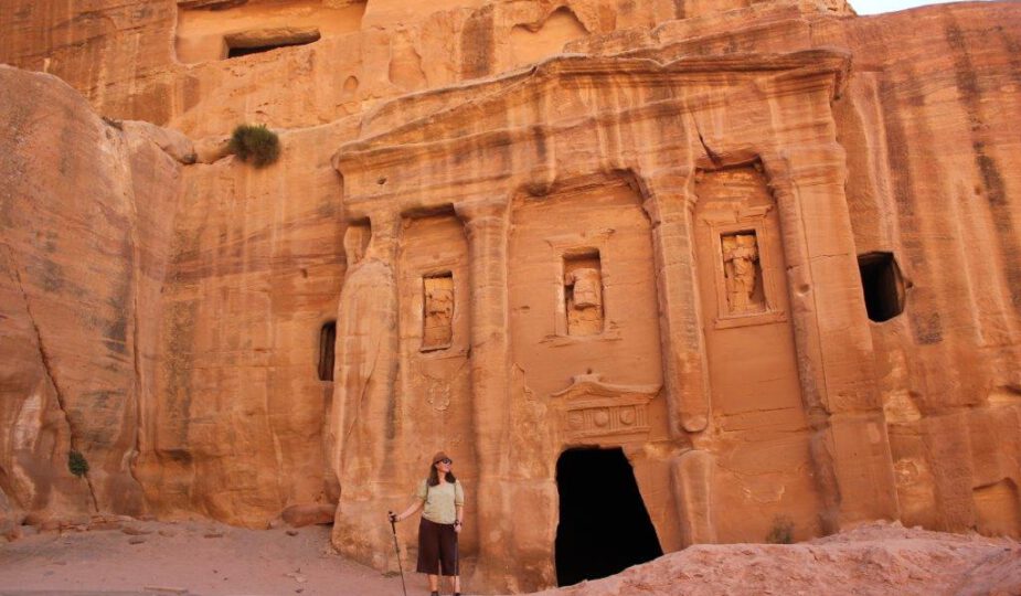 Hikes in Jordanië High Place of Sacrifice naar Qasr al Bint Petra