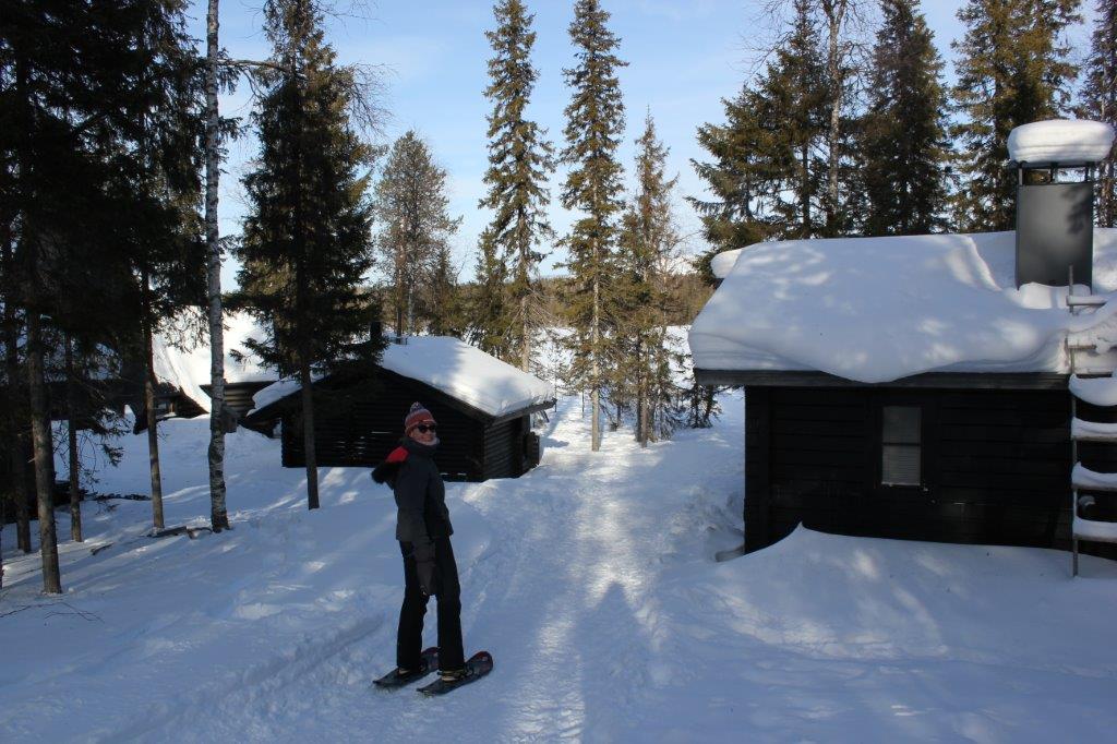 Sneeuwschoenwandelen in Levi Finland bij Raindeer Ice fishing