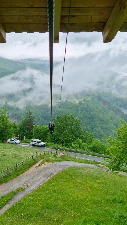 Ziplinen langs de Đurđevića-Tarabrug in Montenegro vakantieland