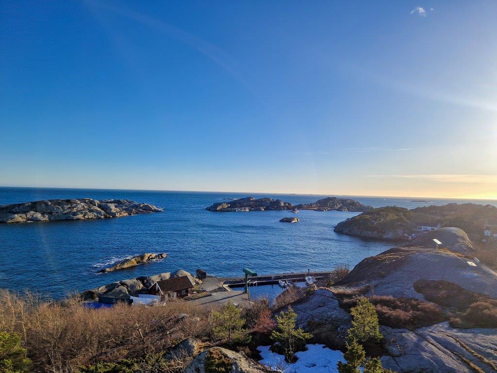 Kjerringvik kustplaats aan de zonnekust in Noorwegen