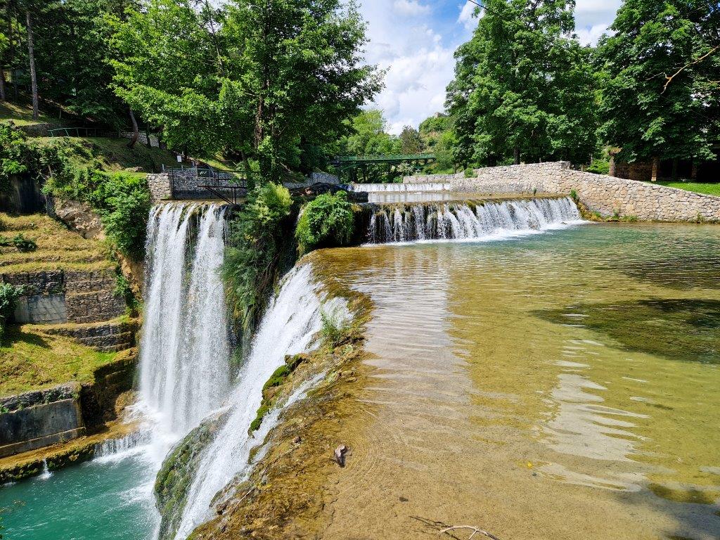 De beroemde watervallen van Jajce bezienswaardigheden Bosnië