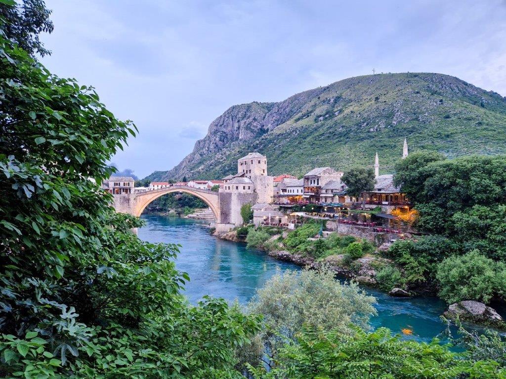 Uitzicht op de brug van Mostar bezienswaardigheden Bosnië