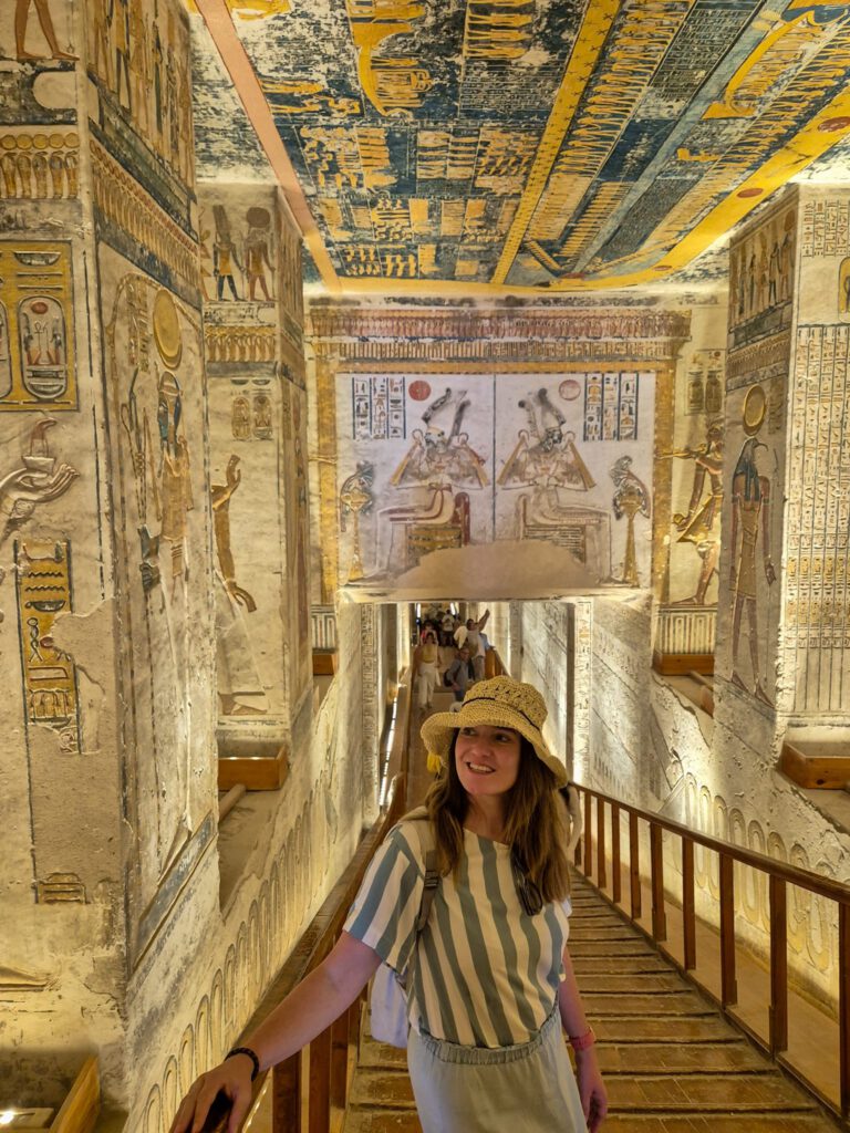 Binnenin een tombe in de Vallei der Koningen in Luxor Egypte