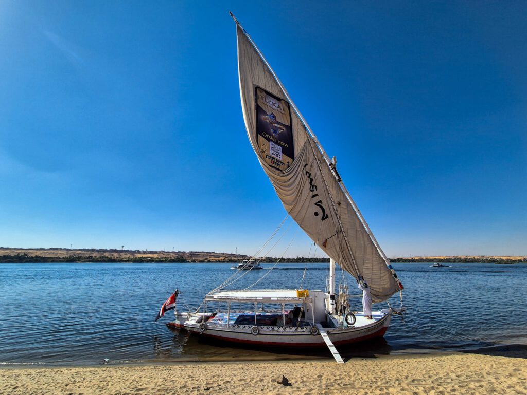 Dag en nacht op een felucca zeilschip tijdens een rondreis Egypte
