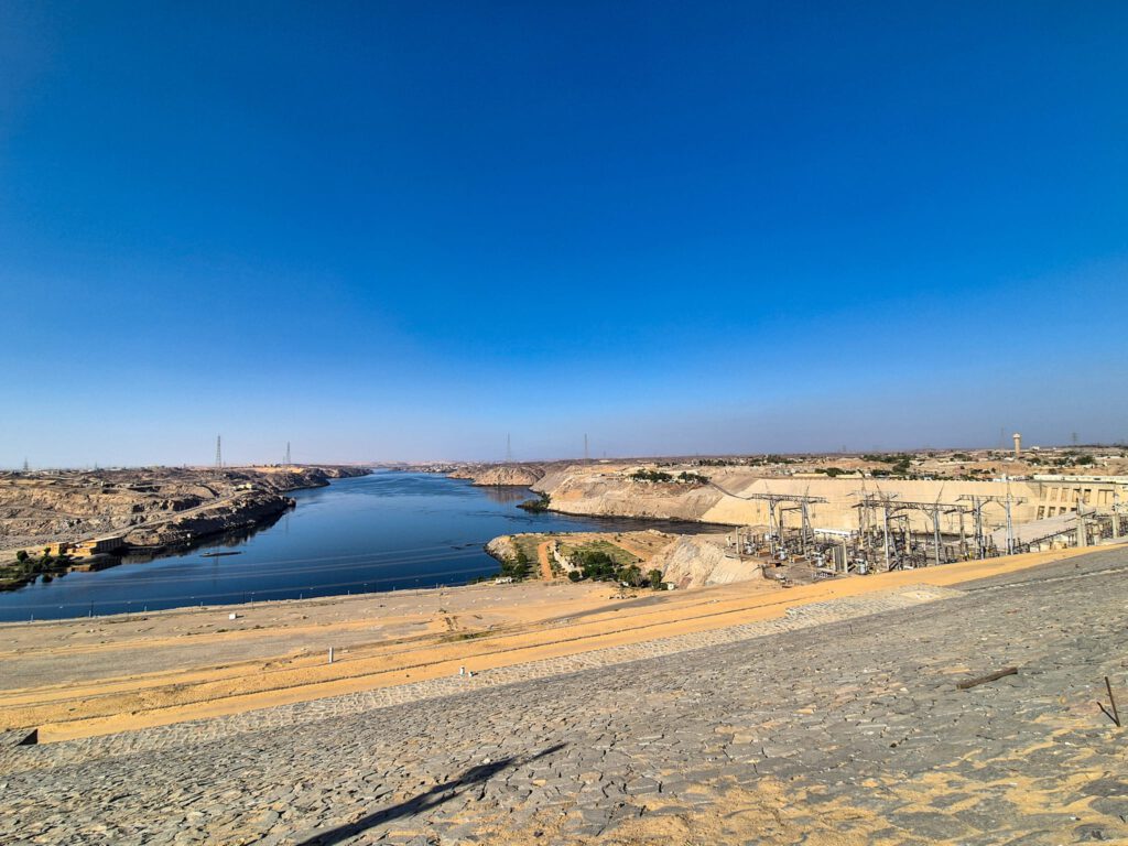 Noordzijde van de Aswan dam in Egypte