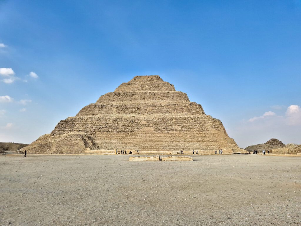 Piramide van Djoser op het plateau van Saqqara