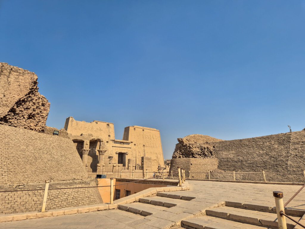 Horus Tempel van Edfu in Egypte tijdens een rondreis door Egypte route 9 dagen